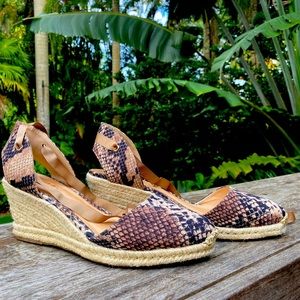 Awesome SCHUTZ python espadrilles!! Brand new, never worn! 🤎